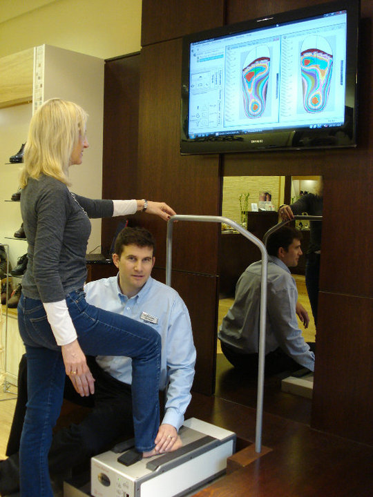 Mike Fraser scanning a customer's foot for orthotic fitting